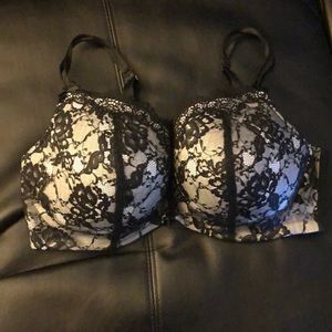 Cacique Bra. Size 42DD. Full coverage.